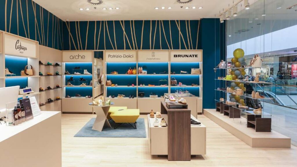 Qshoes-store-credit-mall-of-split-quality-concept-shoe-store