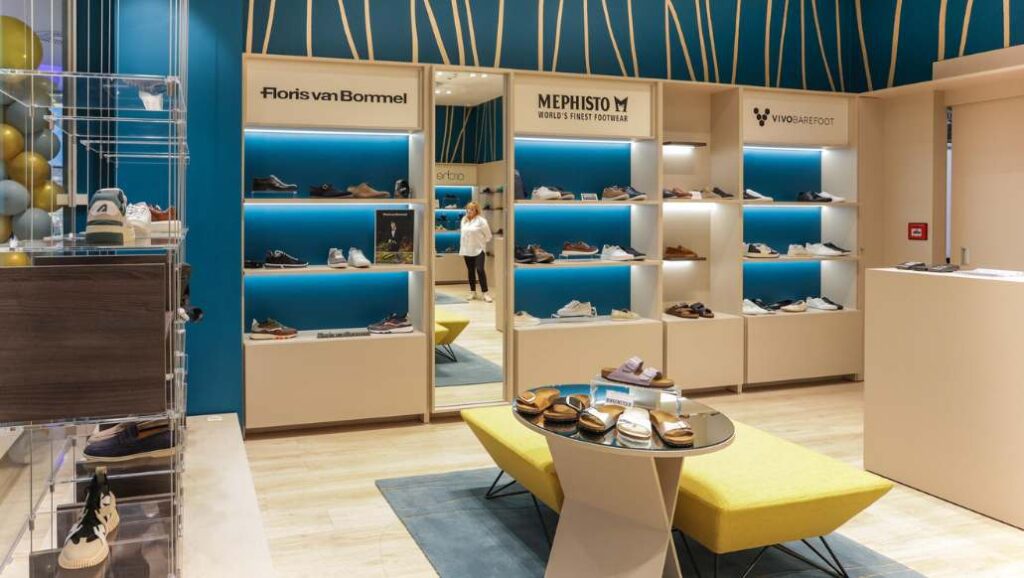 Qshoes-store-credit-mall-of-split-quality-concept-shoe-store
